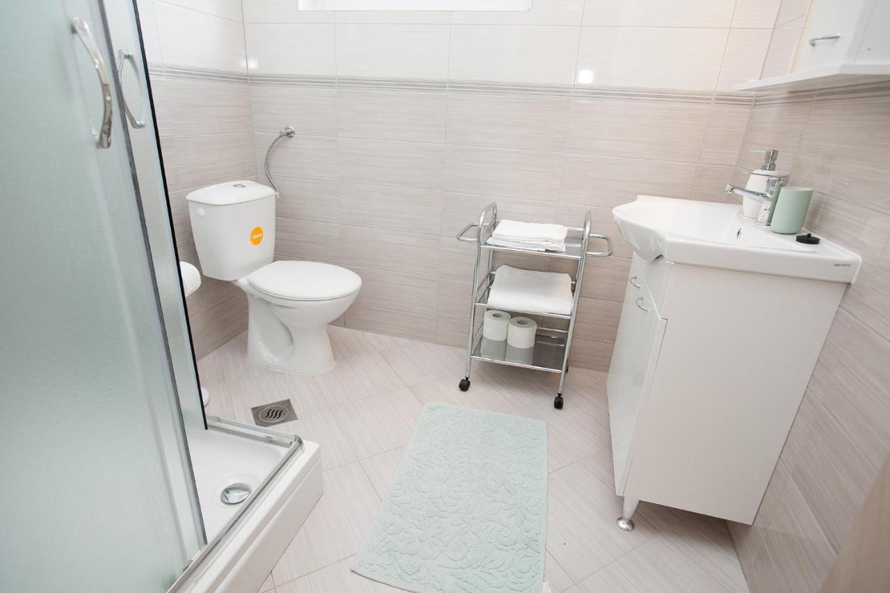 Apartmani Lea Starigrad Paklenica Eksteriør billede
