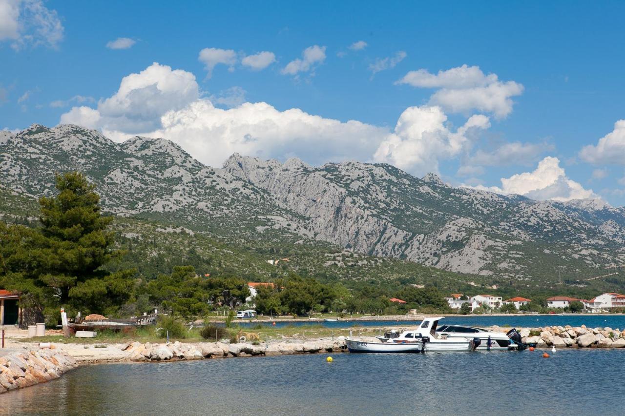 Apartmani Lea Starigrad Paklenica Eksteriør billede