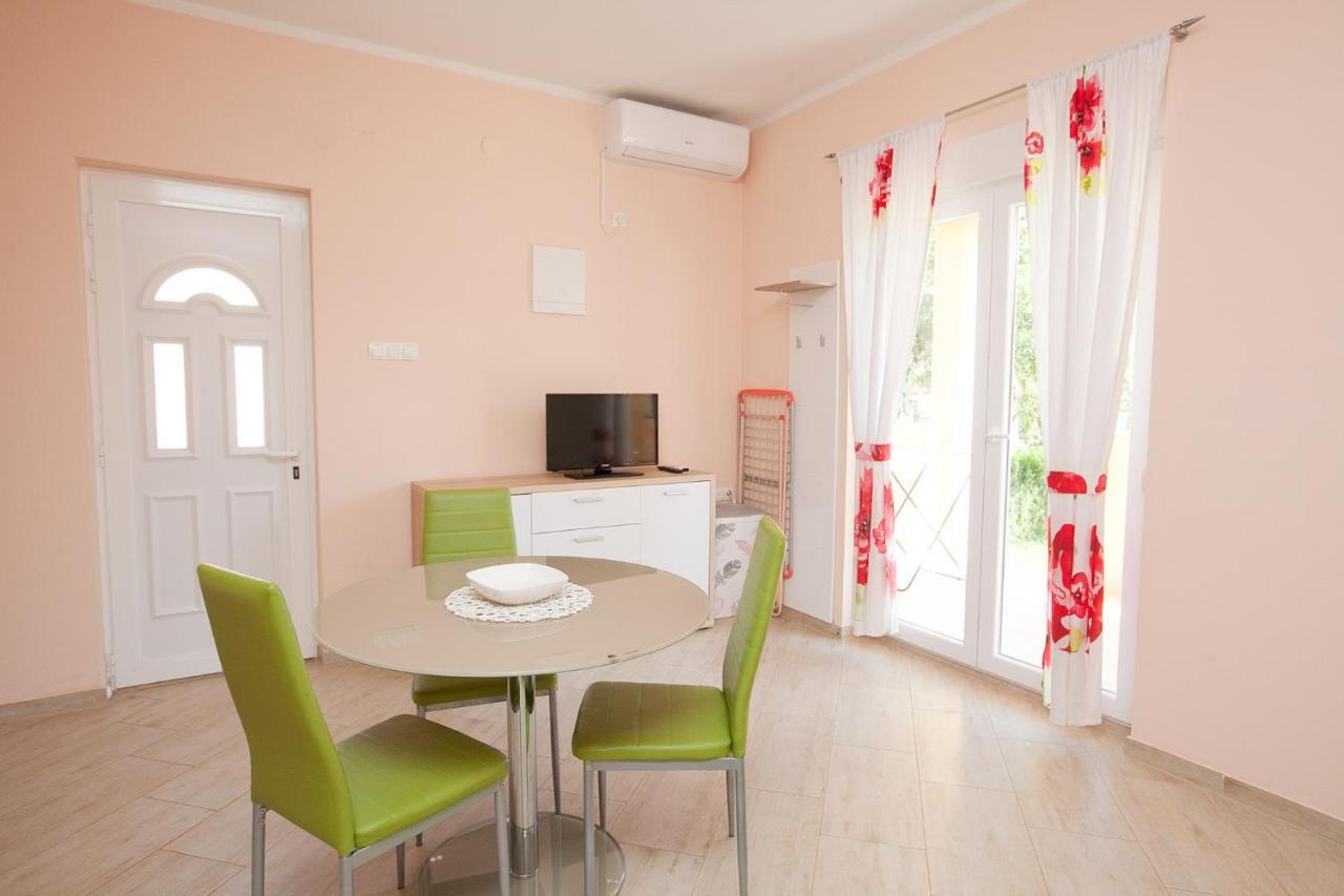 Apartmani Lea Starigrad Paklenica Eksteriør billede