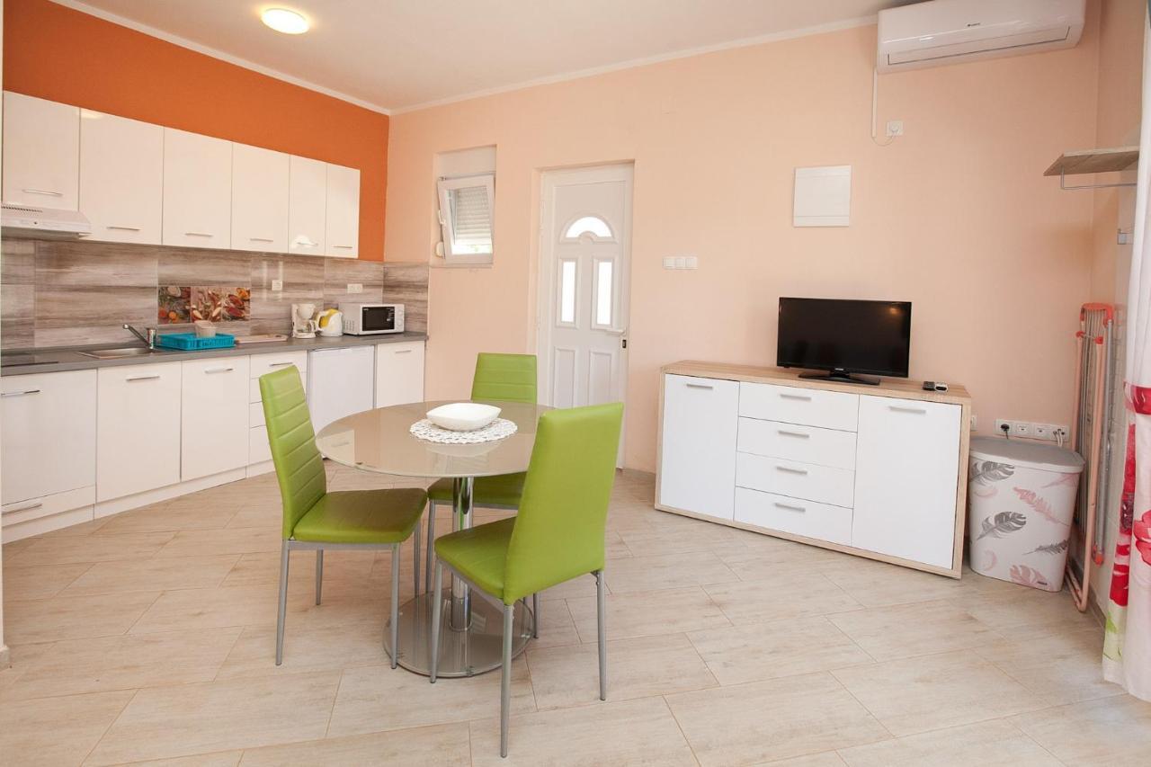 Apartmani Lea Starigrad Paklenica Eksteriør billede