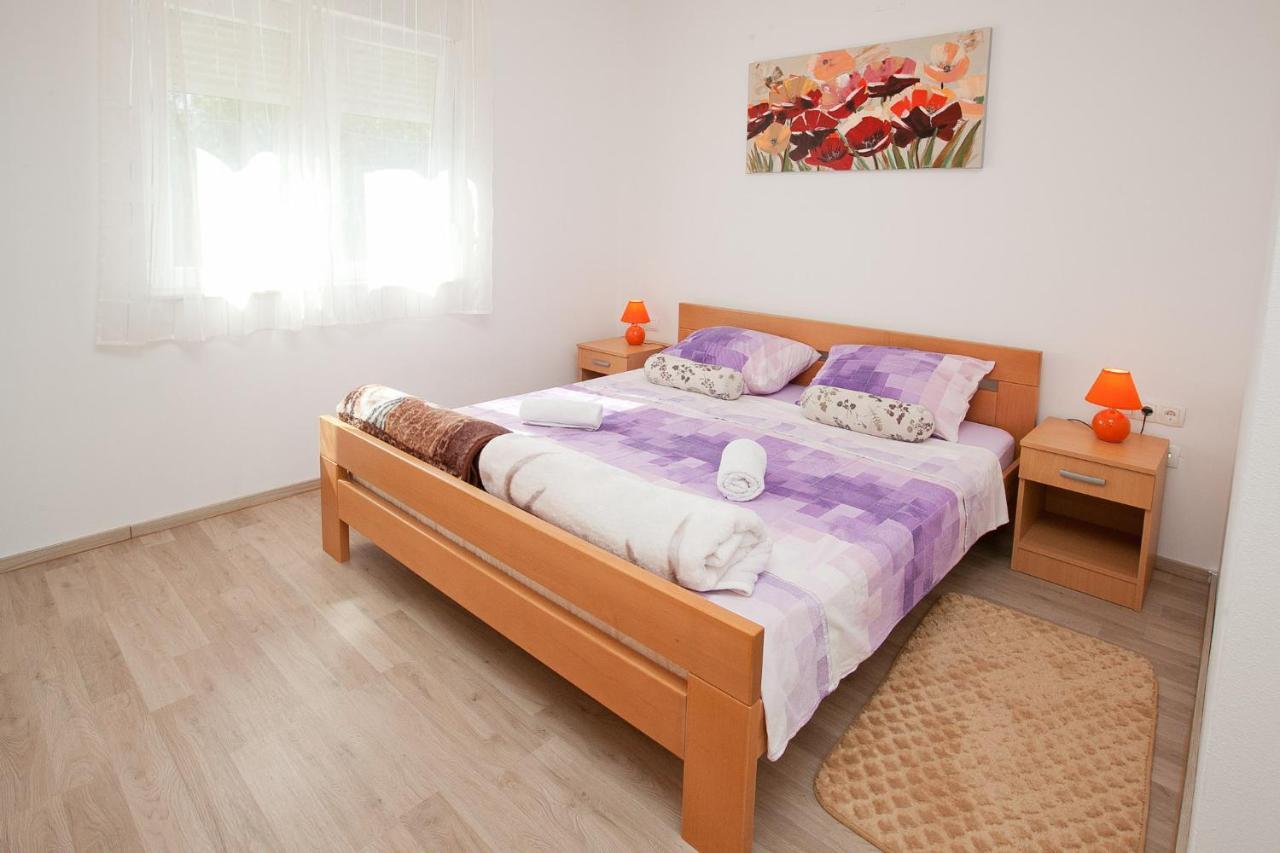 Apartmani Lea Starigrad Paklenica Eksteriør billede